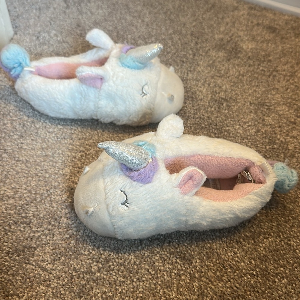 Unicorn Plush Slippers. Toddler size 7/8